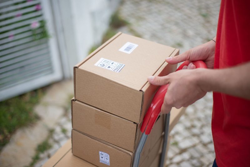 Paletten im Lager vor dem Versand an die Empfänger